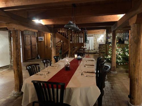 Restoran atau tempat lain untuk makan di La Vaisse