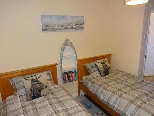 Ein Bett oder Betten in einem Zimmer der Unterkunft Sea View Cottage Lake District coast Haverigg
