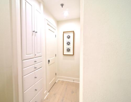 Gambar di galeri bagi Palm Beach Paradise Walk to Beach Pool WiFi 86" TV WiFi di Palm Beach