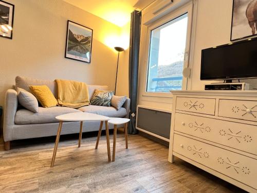 Centre ville, T2 avec terrasse et parking couvert.