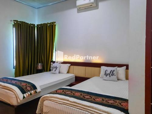 Postel nebo postele na pokoji v ubytování Wisma Auliyah Kolaka Utara Mitra RedDoorz