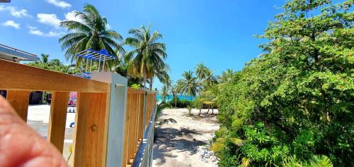 Gambar di galeri bagi Himandhoo Travel & Stays di Alifu Atoll