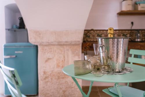 a table with a blender on top of a table at Via Roma 32 in Ostuni