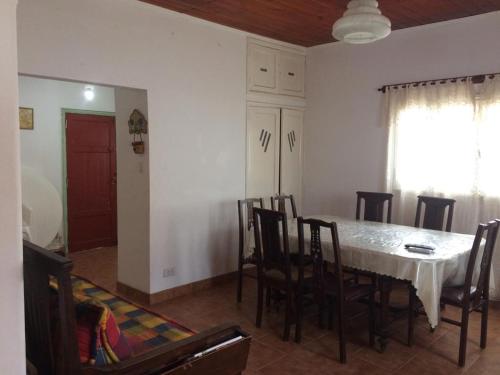 Istumisnurk majutusasutuses Amplia casa con fondo y estacionamiento a metros del mar