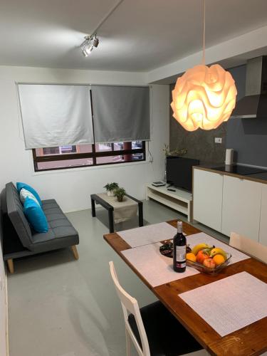 a kitchen and living room with a table and a dining room at Rincón Feliz in Corralejo