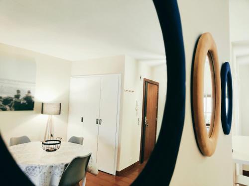 Grand Studio Azur - Idéal Couple en Escapade Vieil Antibes - Terrasse - Climatisation - WIFI HD - Plage Gravette & Gare SNCF 5min à pied - Port Vauban à pied - VIEILLE VILLE photo 16