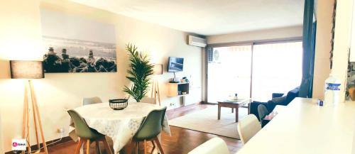 Grand Studio Azur - Idéal Couple en Escapade Vieil Antibes - Terrasse - Climatisation - WIFI HD - Plage Gravette & Gare SNCF 5min à pied - Port Vauban à pied - VIEILLE VILLE photo 13
