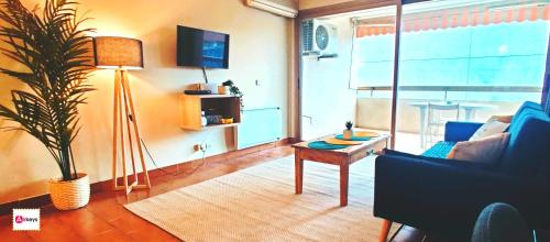 Grand Studio Azur - Idéal Couple en Escapade Vieil Antibes - Terrasse - Climatisation - WIFI HD - Plage Gravette & Gare SNCF 5min à pied - Port Vauban à pied - VIEILLE VILLE photo 10