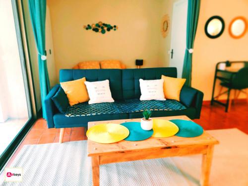 Grand Studio Azur - Idéal Couple en Escapade Vieil Antibes - Terrasse - Climatisation - WIFI HD - Plage Gravette & Gare SNCF 5min à pied - Port Vauban à pied - VIEILLE VILLE photo 8