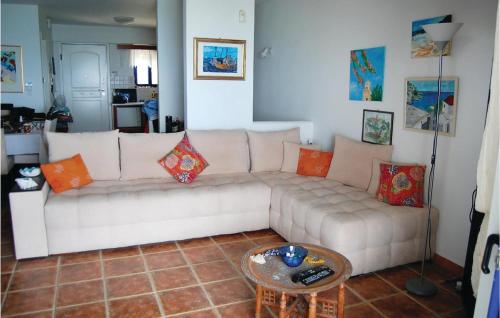 a living room with a white couch and a table at Pet Friendly Apartment In Melissi With Wifi in Melission