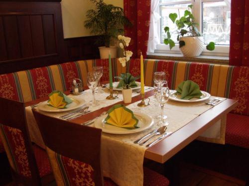 a table with plates and napkins on top at Gasthof Zur Post in Bad Goisern