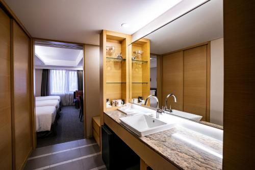 A bathroom at Seoul Garden Hotel