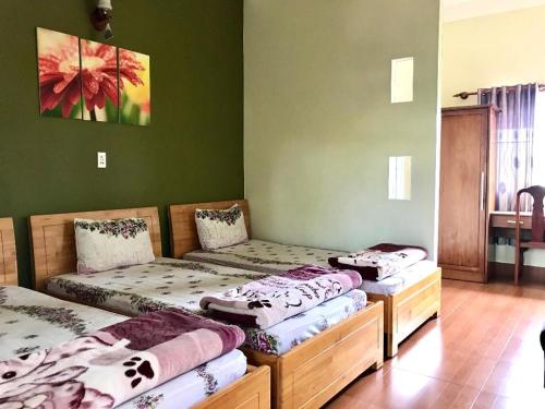 Postel nebo postele na pokoji v ubytování Anh Duong Hotel