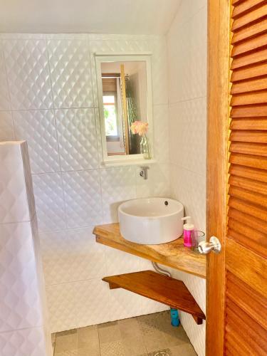 a bathroom with a white sink and a mirror at Kalulushi Bungalows in Haad Pleayleam