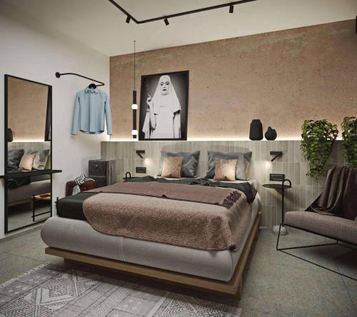 een slaapkamer met een groot bed en een stoel bij Santa Maria City Hotel in Rhodos-stad