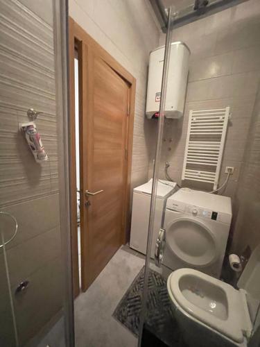 Et badeværelse på Bjelasnica White apartmani