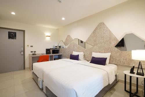 Katil atau katil-katil dalam bilik di Spittze Hotel Pratunam
