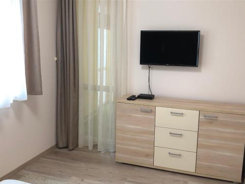 Μια τηλεόραση ή/και κέντρο ψυχαγωγίας στο Oli Apartman