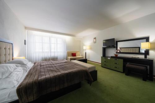 Postel nebo postele na pokoji v ubytování Hotel Astory Plzeň