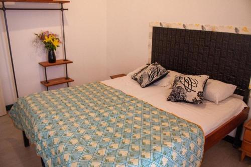 Una cama o camas en una habitación de IDEAL SOCIAL Hostel