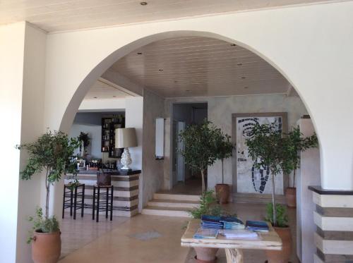 an archway leading into a living room with a table at Sailinn Mykonos in Ornos