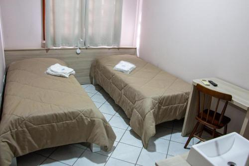Katil atau katil-katil dalam bilik di Hotel Villa Souza Ltda
