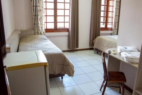 Katil atau katil-katil dalam bilik di Hotel Villa Souza Ltda
