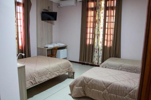 Katil atau katil-katil dalam bilik di Hotel Villa Souza Ltda