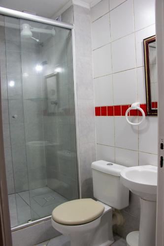 Bilik mandi di Hotel Villa Souza Ltda