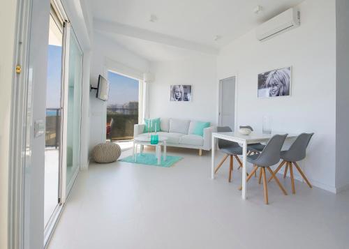 Frontal beach view apartment with spacious balcony