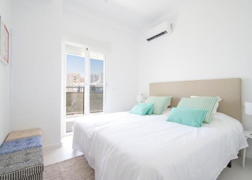 Frontal beach view apartment with spacious balcony photo 2