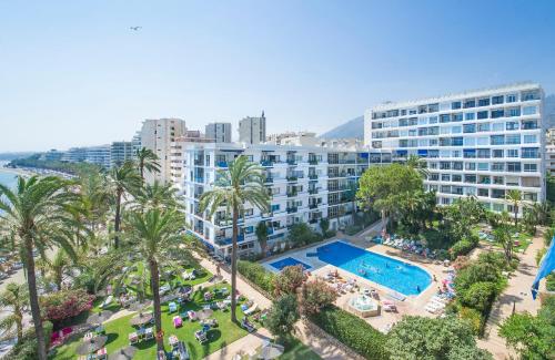 Frontal beach view apartment with spacious balcony