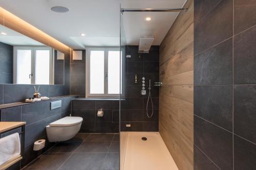 Ванна кімната в Fred Hotel Leonhardstrasse - Self Check-in