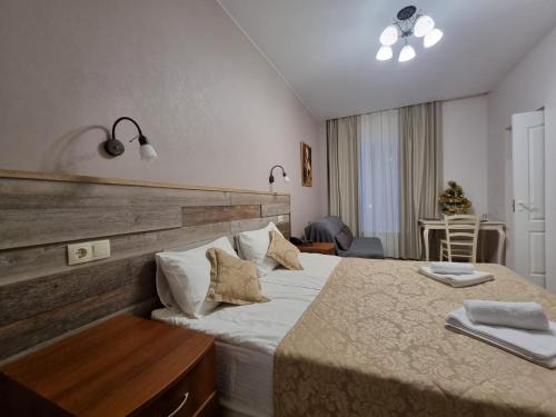 Ein Bett oder Betten in einem Zimmer der Unterkunft Prestige na Vasilievskom