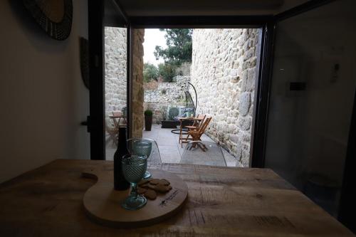 a table with a vase and cookies on top of it at Casas Martainha in Sernancelhe