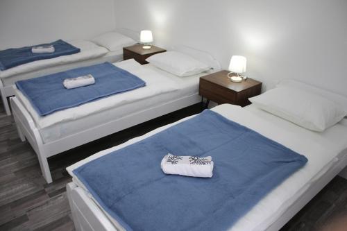 Ένα ή περισσότερα κρεβάτια σε δωμάτιο στο Vikendica Bošnjak