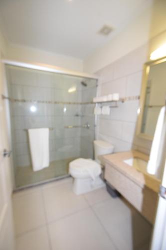 Bilik mandi di Arena Condos Aruba - few steps from Eagle Beach!