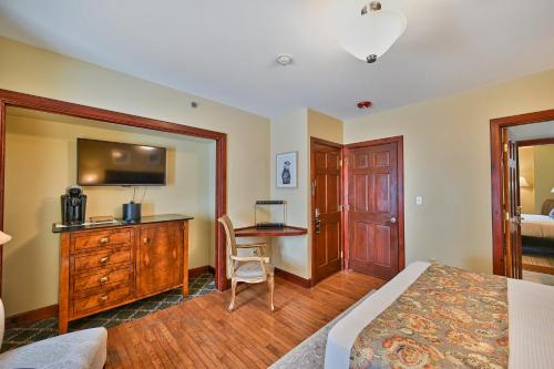 a bedroom with a bed and a desk with a chair at Tom Quick Inn in Milford