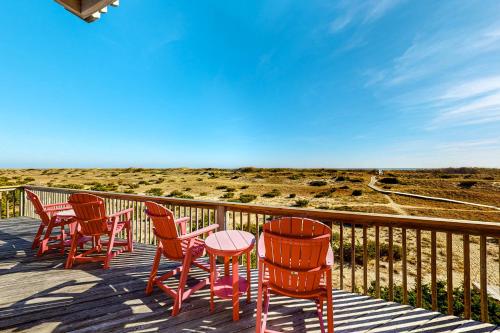 a group of chairs and tables on a deck at Alelleo's Retreat #13-S in Salvo