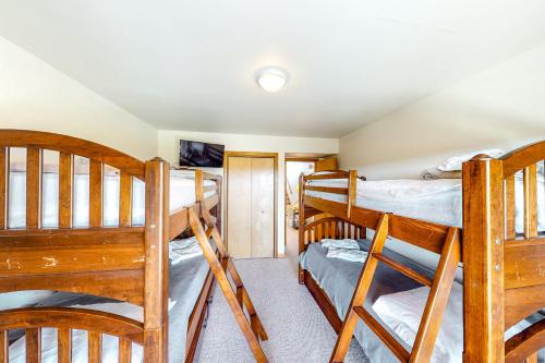 a room with three bunk beds in a house at Alelleo's Retreat #13-S in Salvo