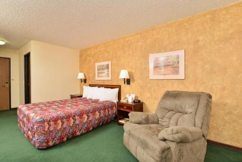 Afbeelding uit fotogalerij van Days Inn by Wyndham Ozark Springfield in Ozark