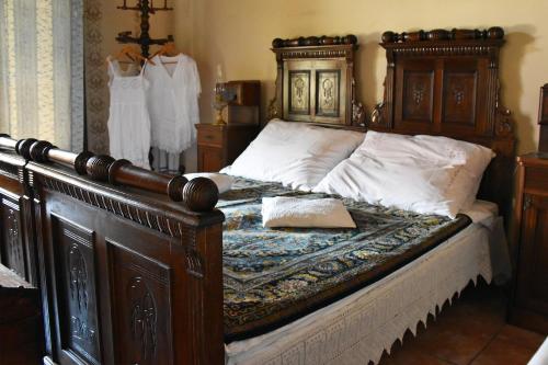 a bedroom with a bed and two dresses on display at Apartmani Dragulj in Kula