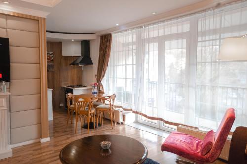 Ruang duduk di Alpetri Apartments
