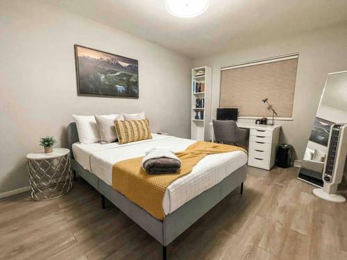 Katil atau katil-katil dalam bilik di Mountain View Condo - SW Littleton Gem