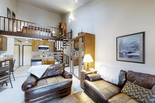 Cozy Granby Loft – Photos 3