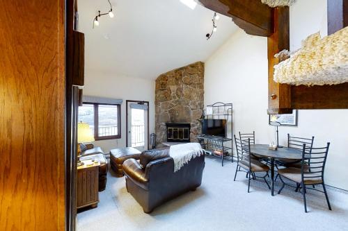 Cozy Granby Loft – Photos 2