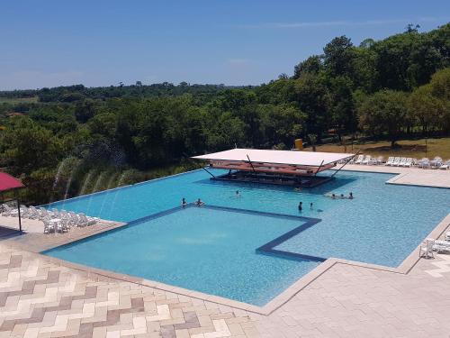 an overhead view of a large swimming pool with people in it at Complexo Eco Cataratas Resort by SJ in Foz do Iguaçu