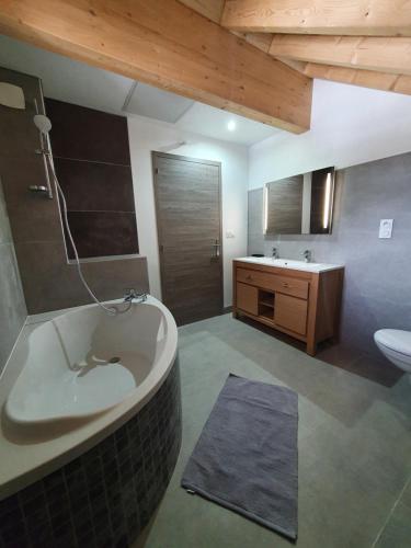 Phòng tắm tại Maison au cœur de l'Oisans