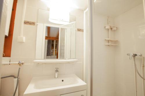 a white bathroom with a sink and a mirror at Au coeur de Lyon Proche Bellecour + Superbe Vue in Lyon