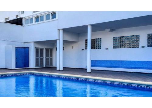 Bazén v ubytování Ático Dúplex Baladrar Gran Terraza 8Km Playa Dénia-Oliva Nova Golf -IDEAL Familias y Grupos nebo v jeho okolí